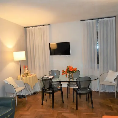 Top Class Apt Close To Piazza San Marco Апартаменты