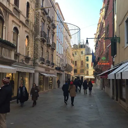 Top Class Apt Close To Piazza San Marco Апартаменты *